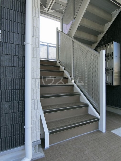 28/30 エントランス