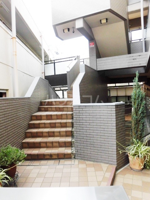 18/26 エントランス