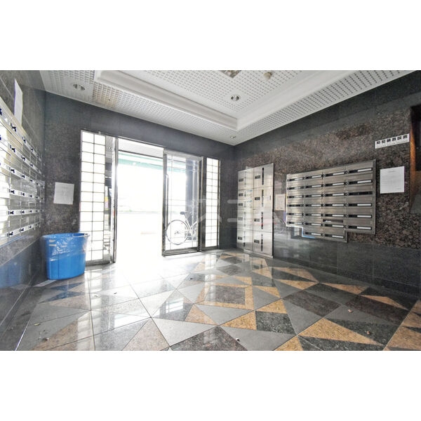 26/30 エントランス