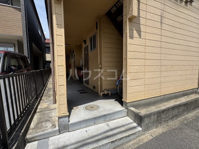 21/30 エントランス