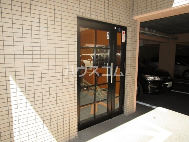 20/30 エントランス