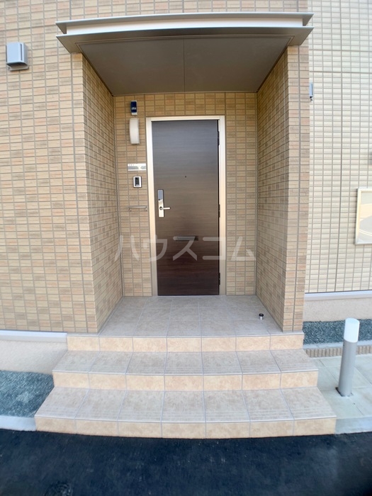 23/30 エントランス