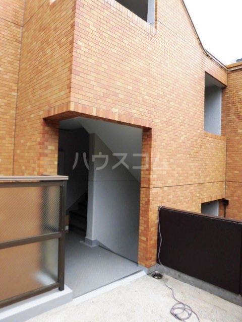 18/25 エントランス