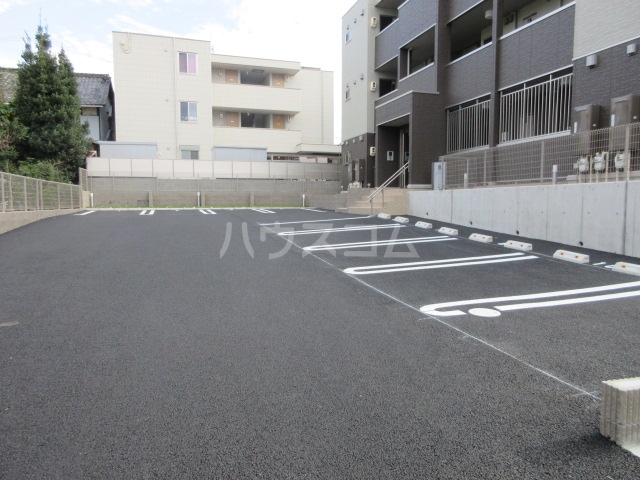 22/28 駐車場