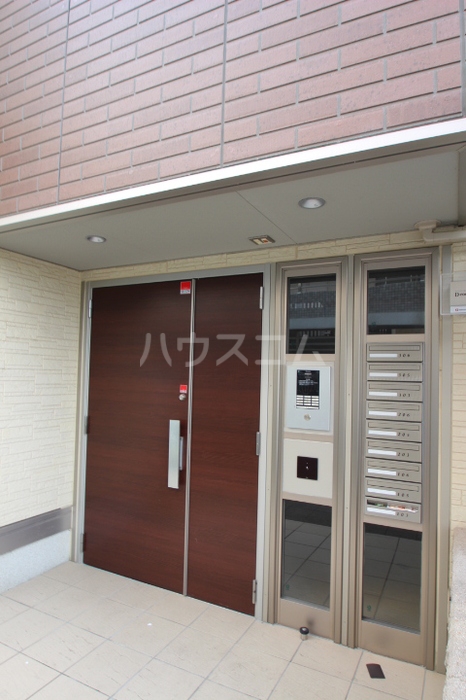 21/30 エントランス