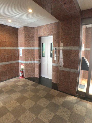 24/30 エントランス