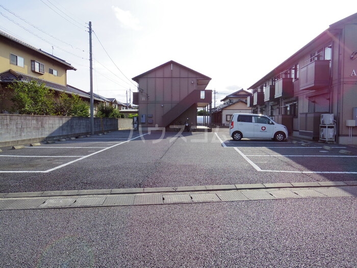 2/5 駐車場