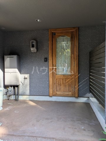 27/30 エントランス