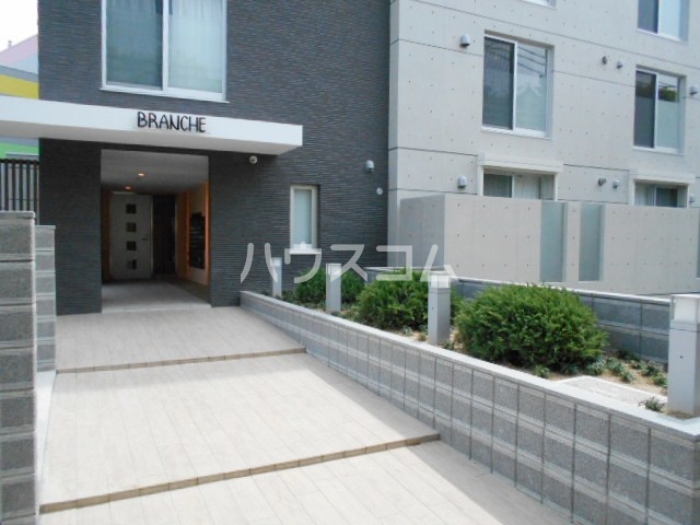 21/26 エントランス