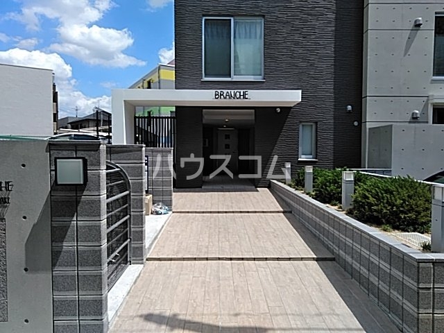 28/30 エントランス