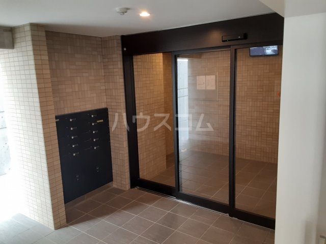 23/26 エントランス