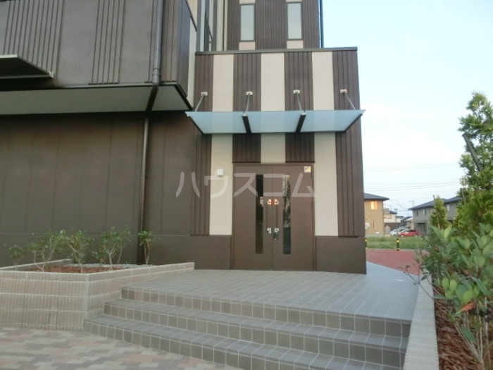 19/23 エントランス