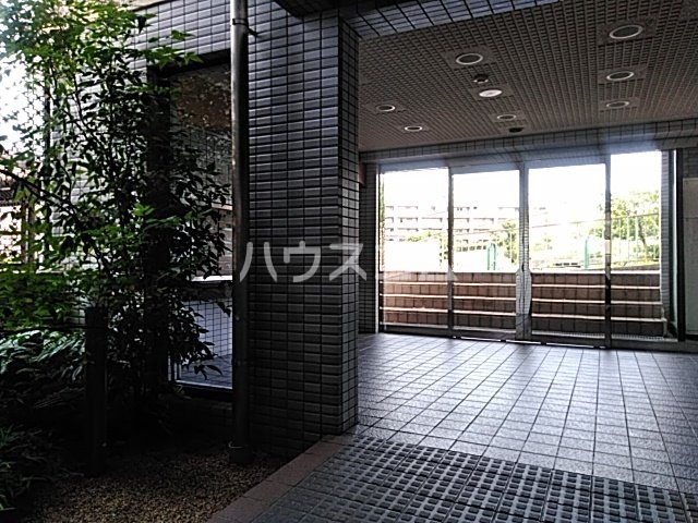 21/29 エントランス