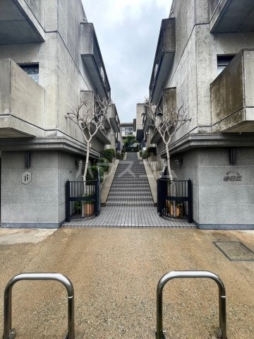 28/30 エントランス