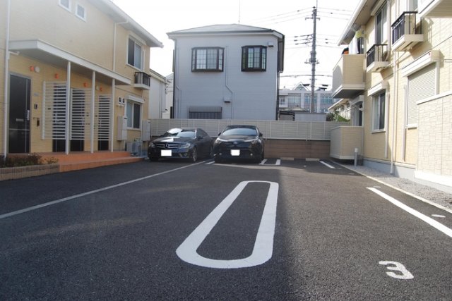 13/17 駐車場