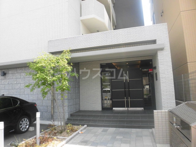 24/30 エントランス