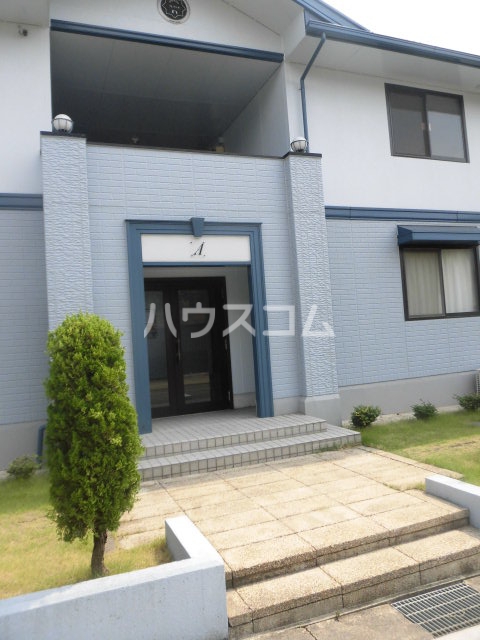 18/23 エントランス