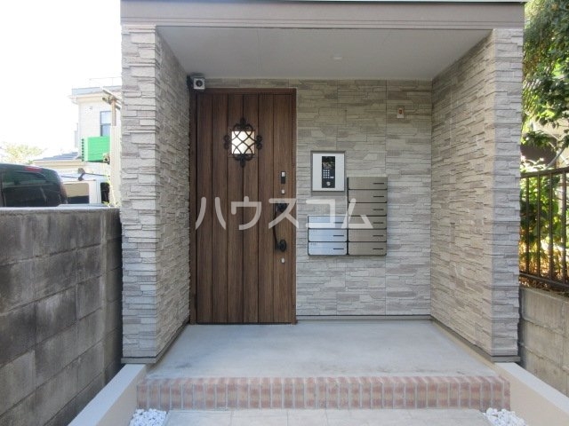 22/27 エントランス