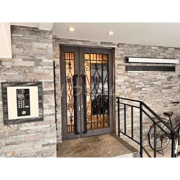 16/19 エントランス