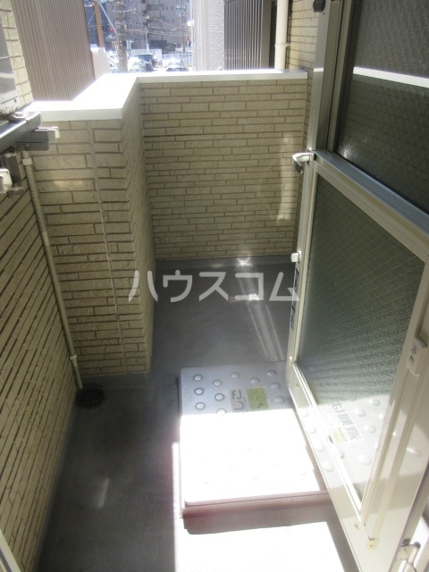 21/27 エントランス