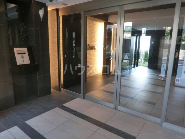 23/30 エントランス