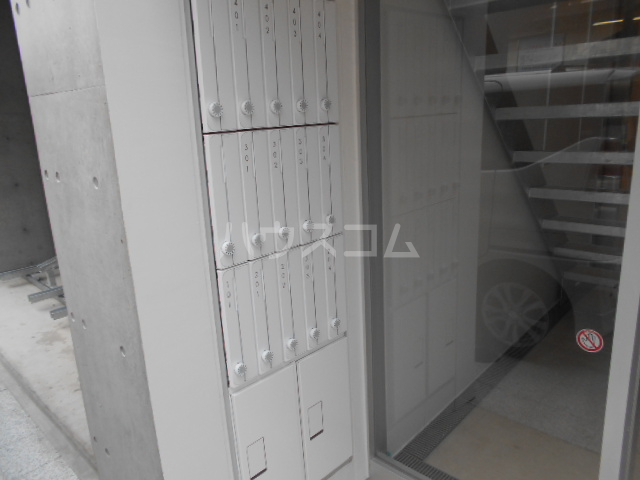 20/21 エントランス