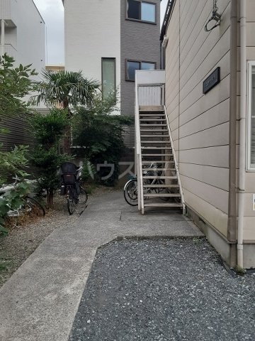 24/30 エントランス