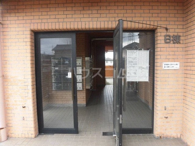 21/30 エントランス