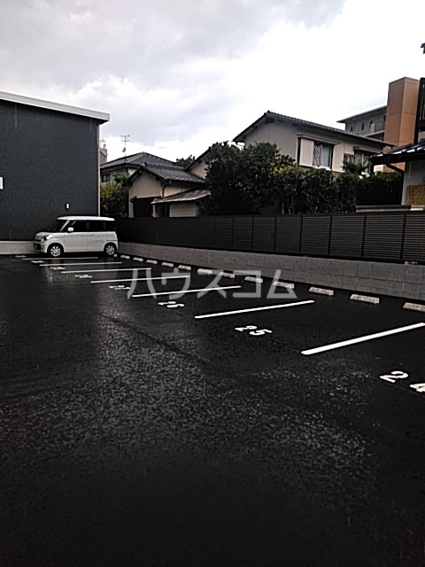 22/27 駐車場