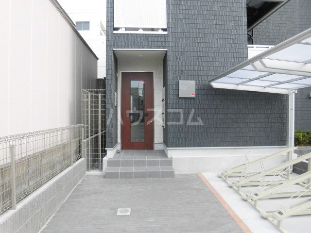 28/30 エントランス