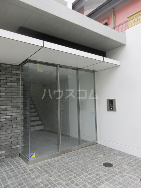 18/26 エントランス