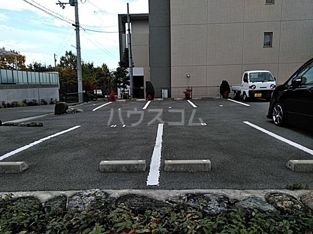 22/30 駐車場