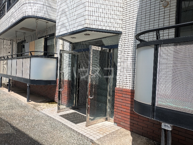 28/30 エントランス