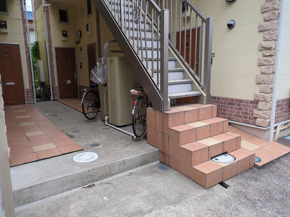 23/30 エントランス