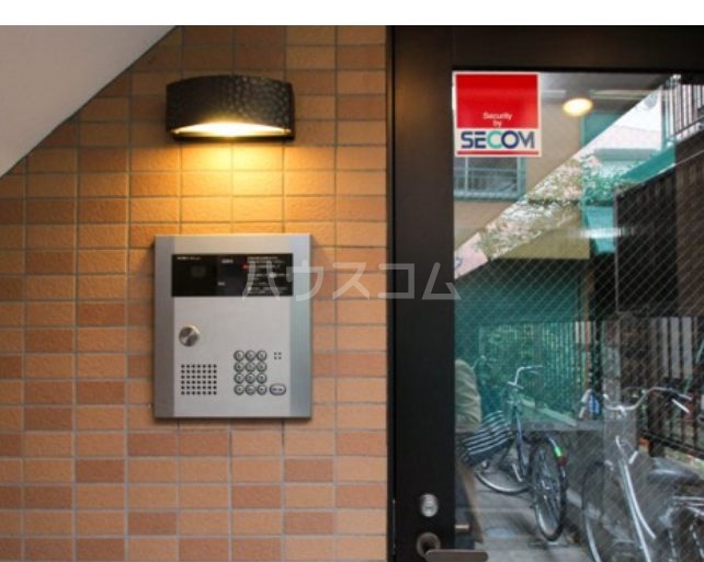 21/30 エントランス