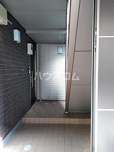 27/29 エントランス