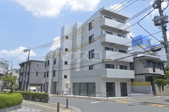 21/26 エントランス