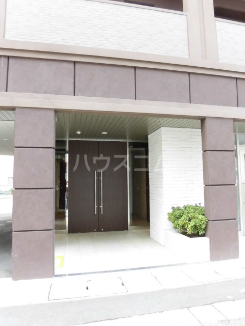 23/30 エントランス