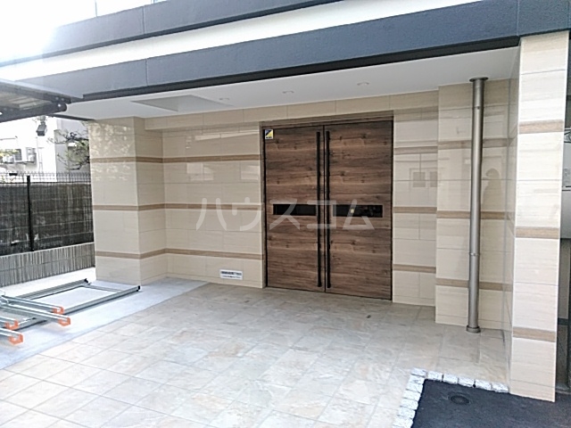 27/30 エントランス