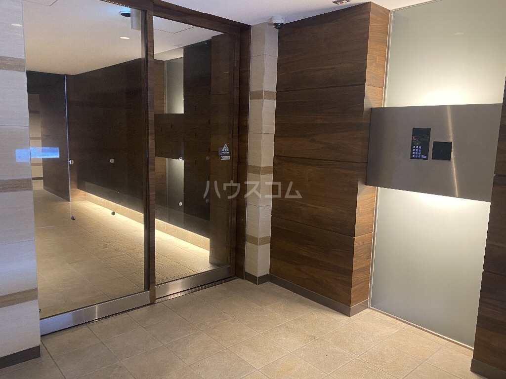 28/30 エントランス