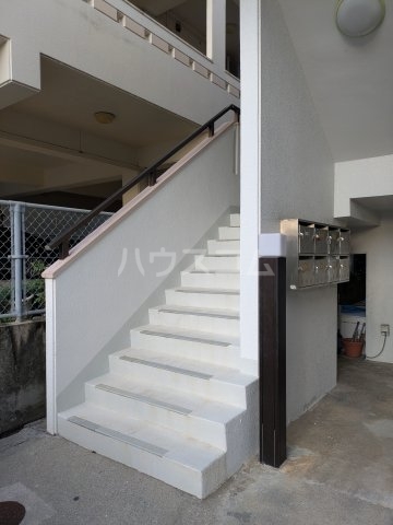 17/19 エントランス