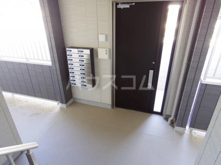 28/30 エントランス