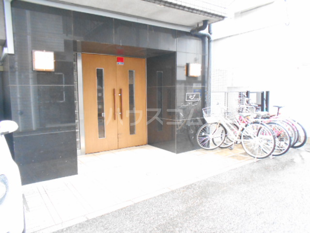 28/30 エントランス