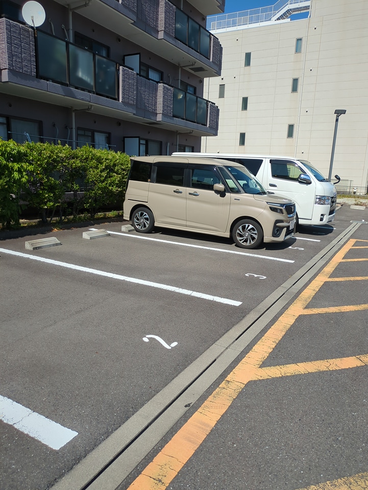 27/30 駐車場