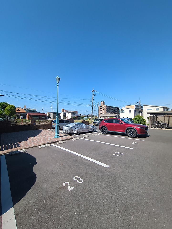 23/30 駐車場