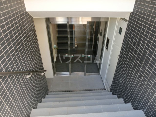 16/18 エントランス