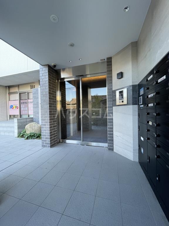 21/30 エントランス