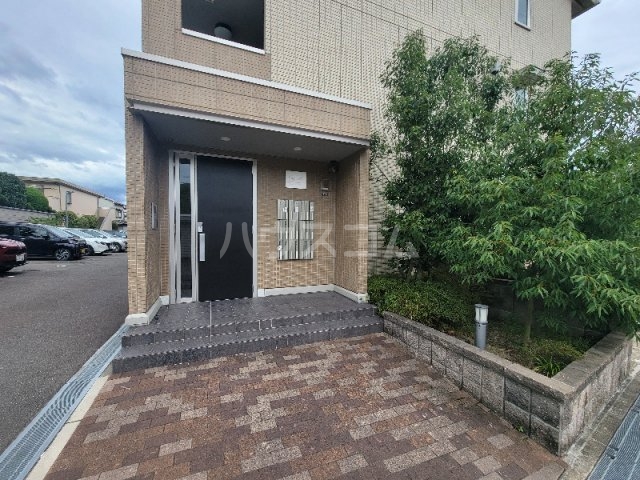 20/27 エントランス