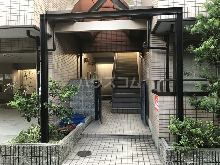 25/30 エントランス