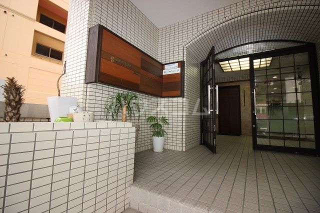 2/4 エントランス